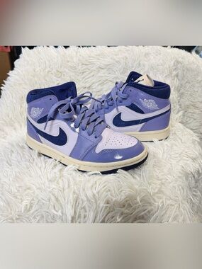 DZ3745-500 Nike Air Jordan 1 Mid Chenille Sky J Light Purple (Women's)